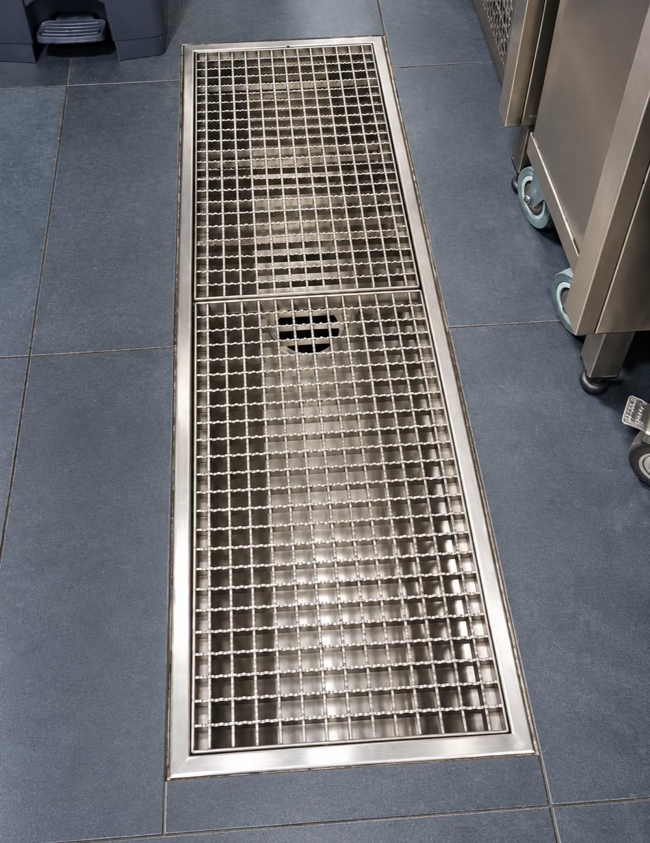 Stainless floor drain channel with grating